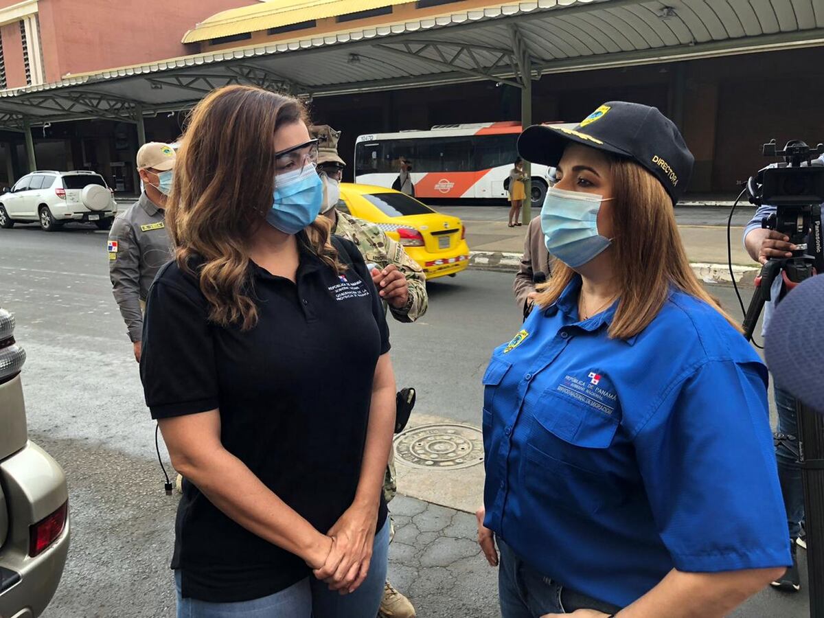 Nicaragüenses son atendidos por las autoridades de Migración