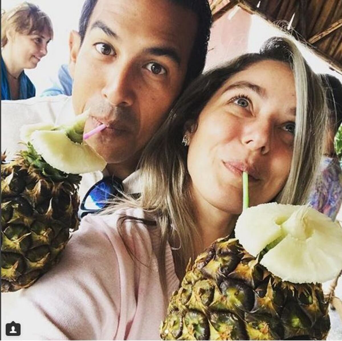 ¡AJÁ! Cantante panameño y presentadora de TV reciben el año juntitos en Cuba