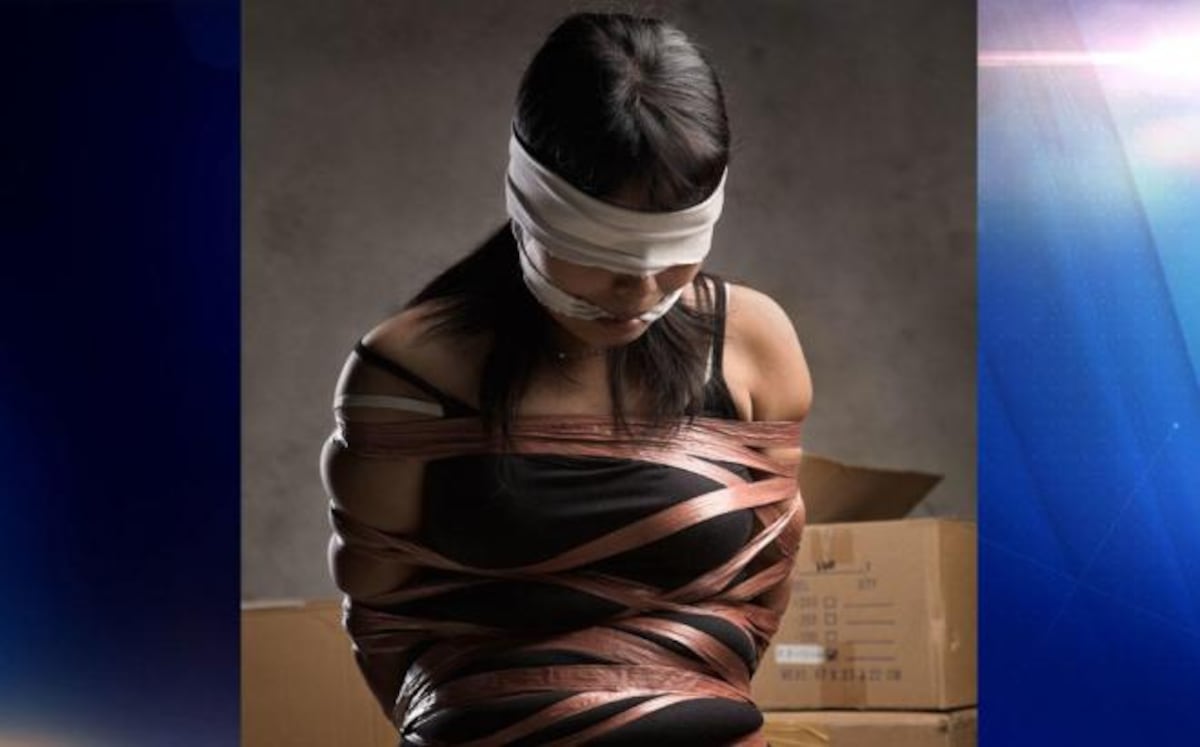 POR ROBO Y VIOLACIÓN. Se les dañó el carro y dos sujetos llegaron hacer el mal