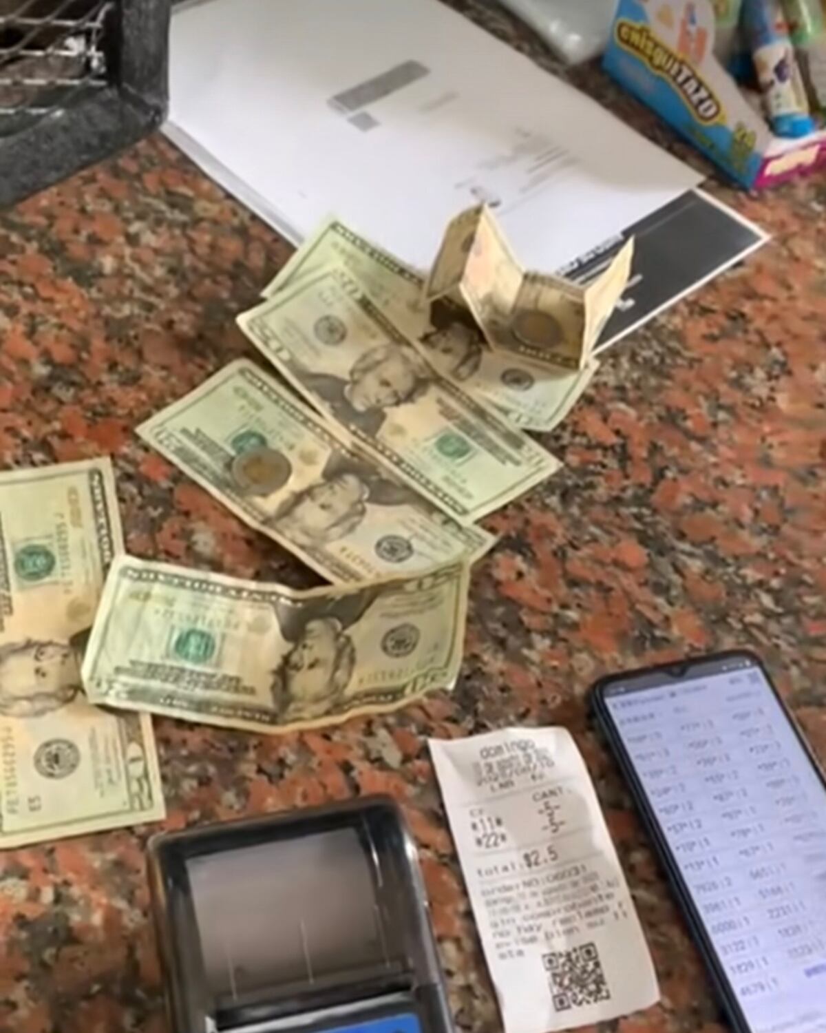 Le caen al ‘Nochi’. Claves clandestinas: Operativo descubre venta ilegal de chances en Cerro Batea y Torrijos Carter