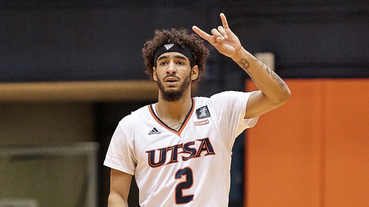 ¿Quién es Jhivvan Jackson? El mejor anotador latino en la historia de la NCAA y que ahora jugará para Panamá