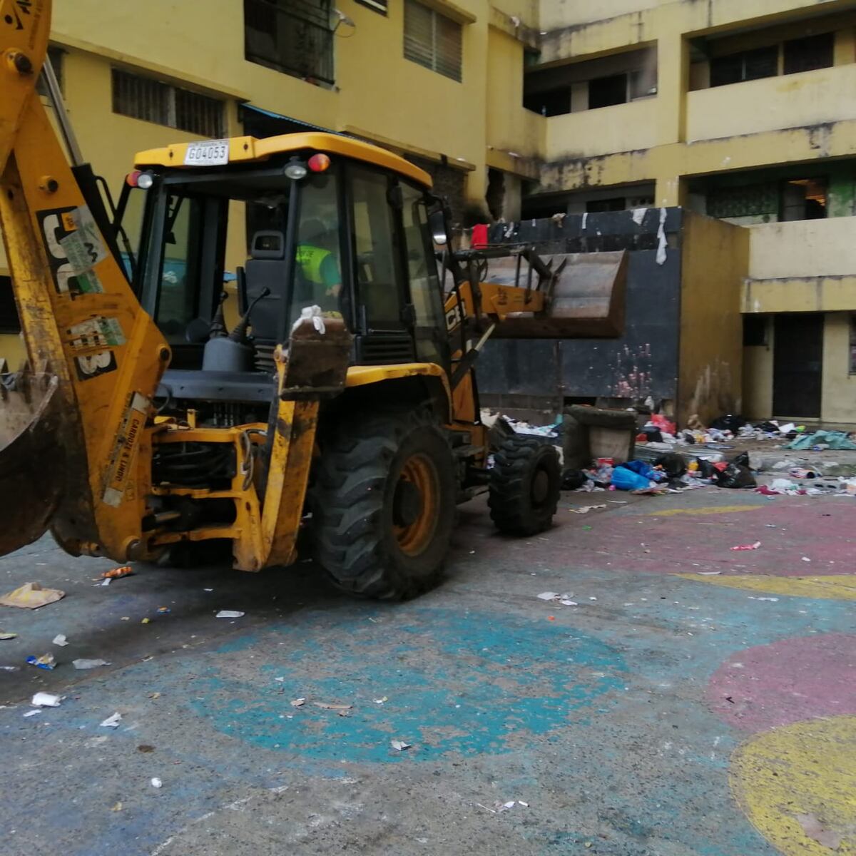 Gusanos, chinches y cucarachas. Judy Meana exhibe la cochinada de Patio Pinel