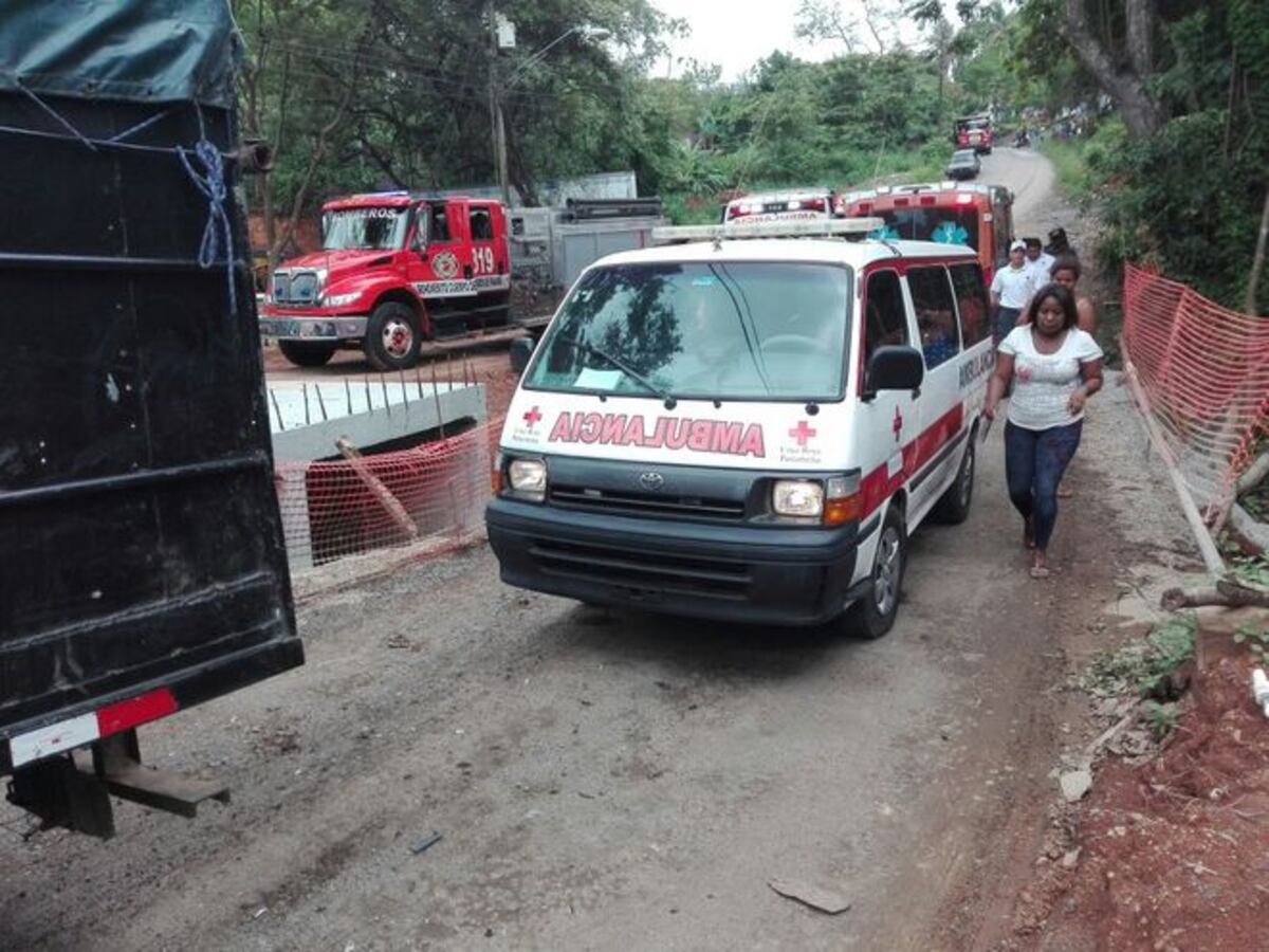 ¡AY, POR DIOS! Un bus y un camión colisionan de frente en La Chorrera