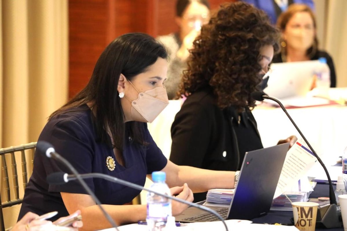 Panamá presenta informe sobre iniciativas para acabar con la discriminación hacia mujeres