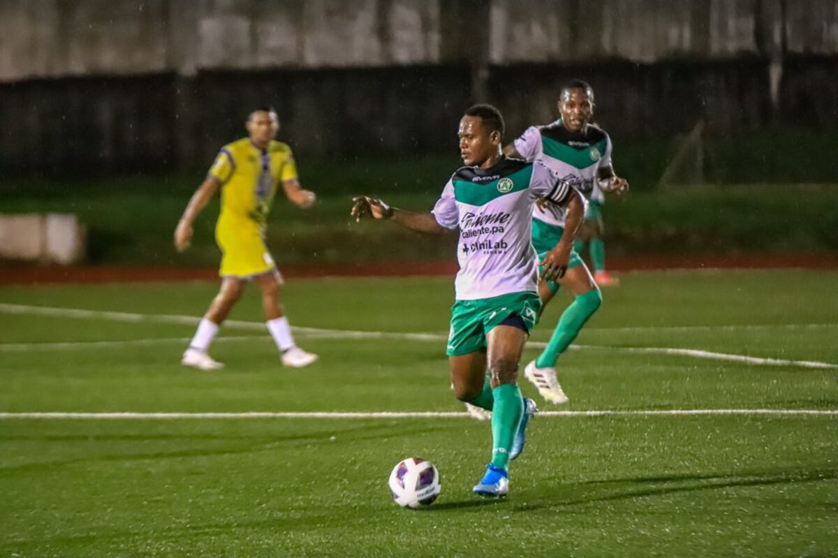 Alianza vence por 1-0 al CD Universitario y sigue imparable