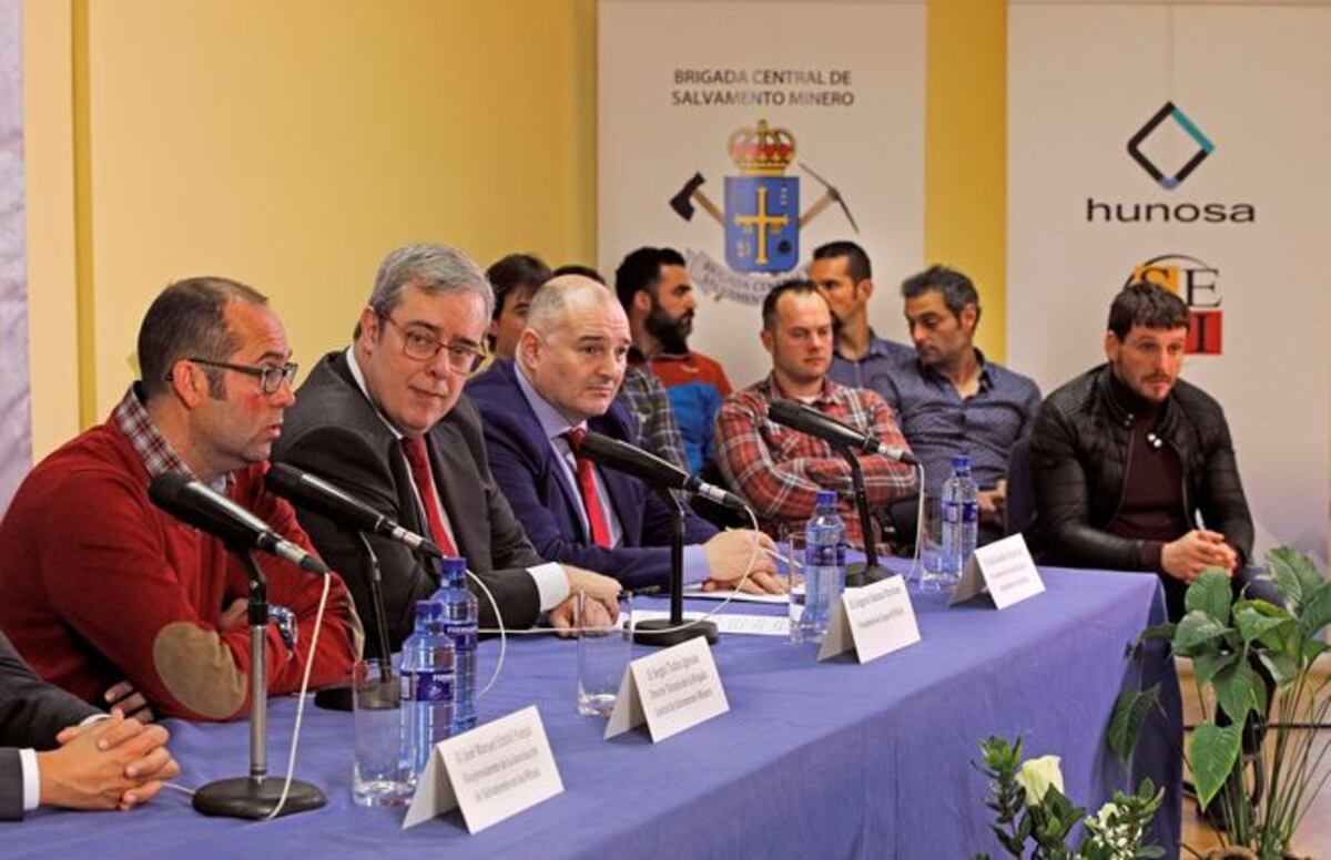 Autoridades investigan el porqué un tapón de tierra estaba sobre el niño Julen
