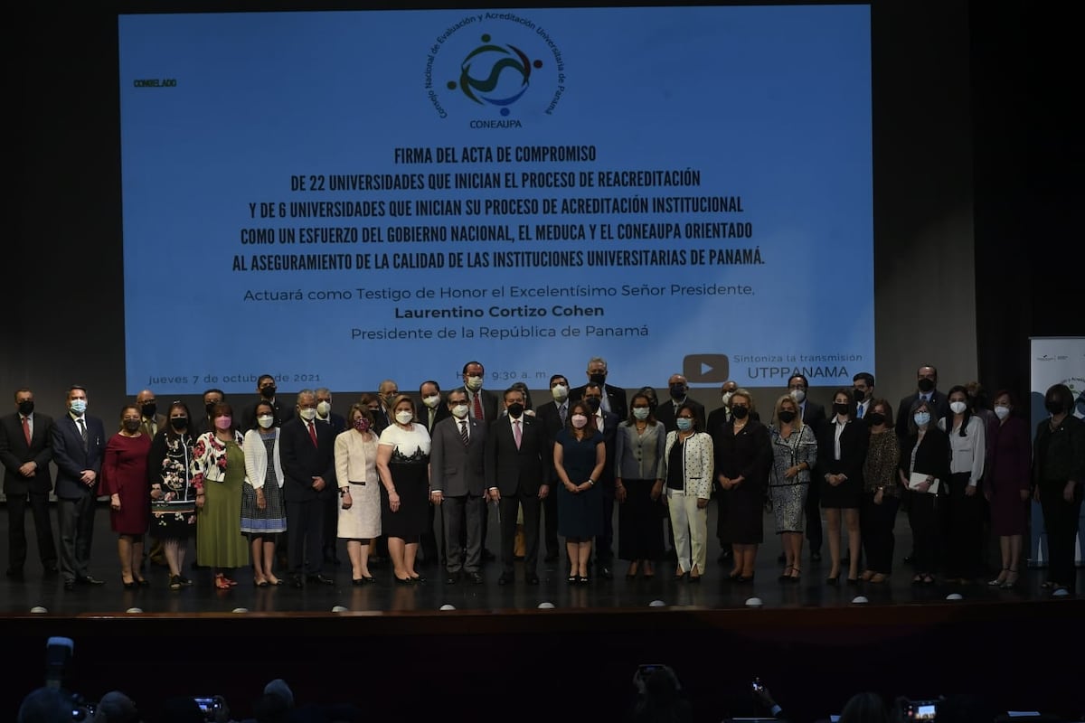 Firman acta de procesos de acreditación y reacreditación de las universidades