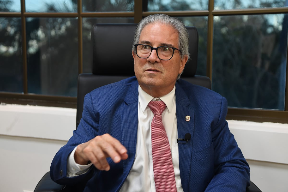 Ministro de Salud urge vacunar ya y revela ayuda de EE.UU. para el agua en Azuero