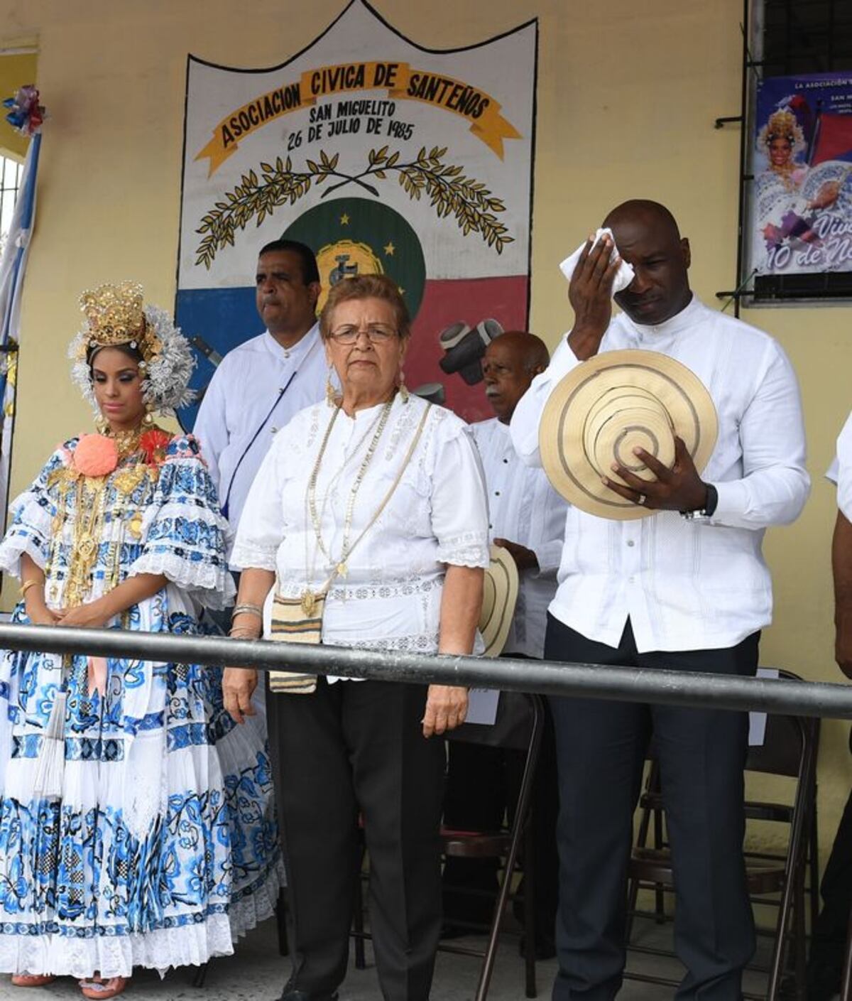 ¡'ES MENTIROSO ESE HOMBRE'! Abuchean y gritan mentiroso a Cumberbatch +AUDIO