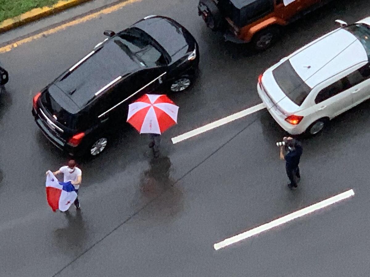 Caravana en medio de la cuarentena, deja a varios sancionados. Protestan por la corrupción y el confinamiento