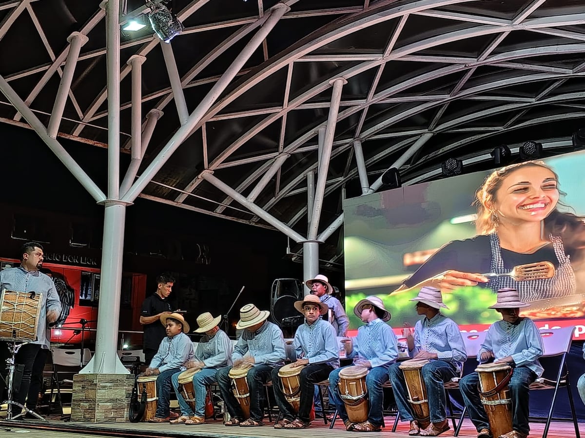 Santiago de Veraguas sigue celebrando con música, folclor y mucha fiesta