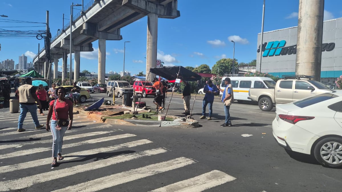 Sacan a los buhoneros de la isleta de la Gran Estación