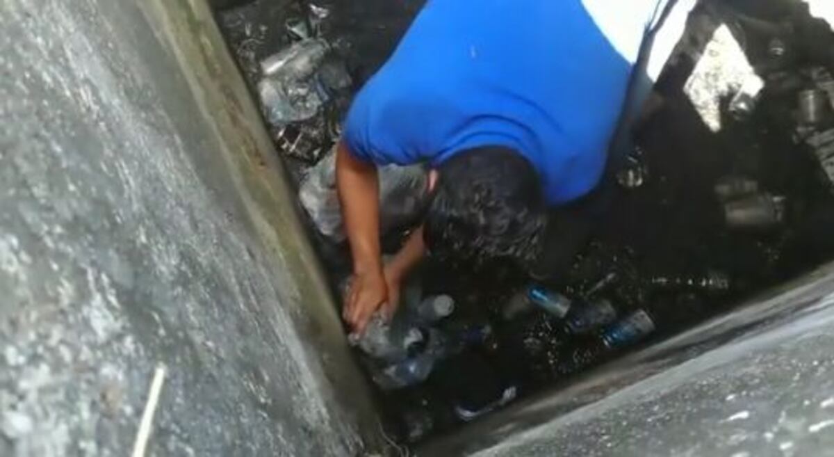 Un aplauso para los buenos hombres que rescataron al gatito del hoyo oscuro