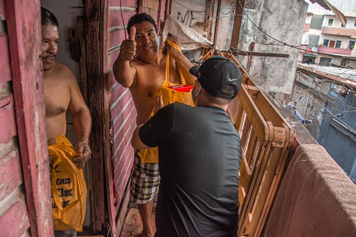 Ayudó a reubicar a una familia que vivía en un puente. Joao Centella, el creador de ‘La Rebeca’ lleva esperanzas  