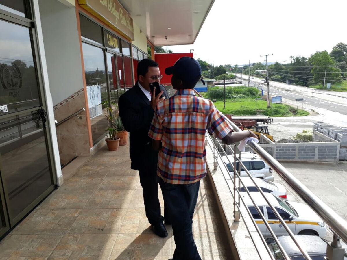 QUERELLA PENAL. Para responsables por caída de poste que casi mata a estudiantes