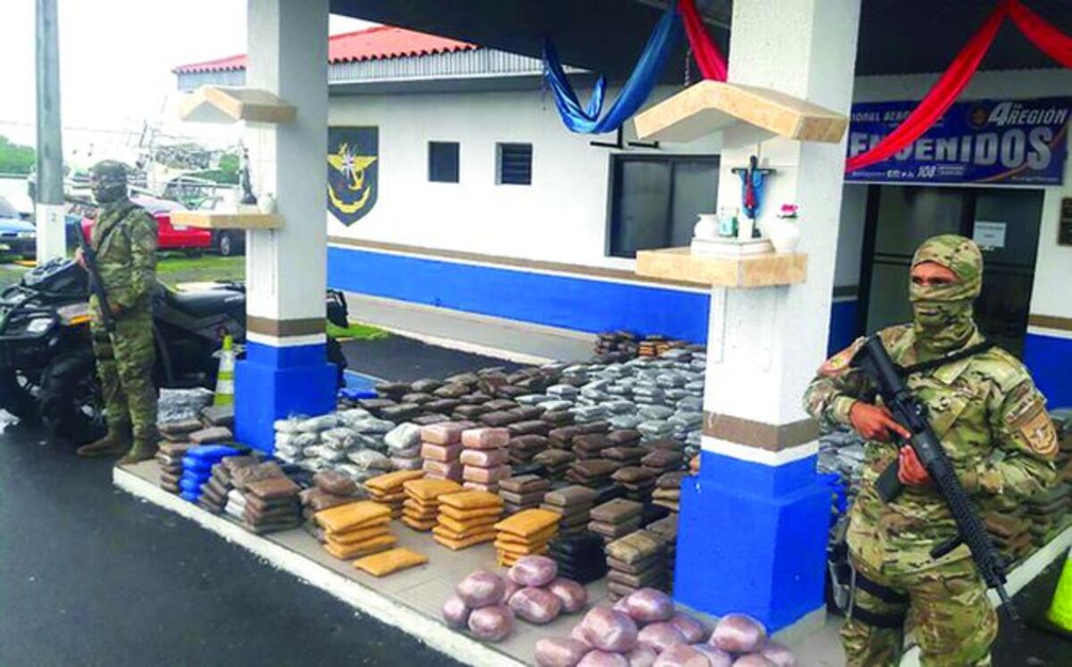 ¡LOS PILLARON! Colombianos con 1,453 paquetes de marihuana en Los Santos 