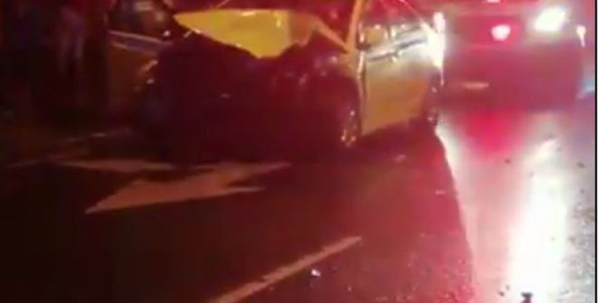 Dos taxis se estrellan  entre sí y dejan varios heridos | Video