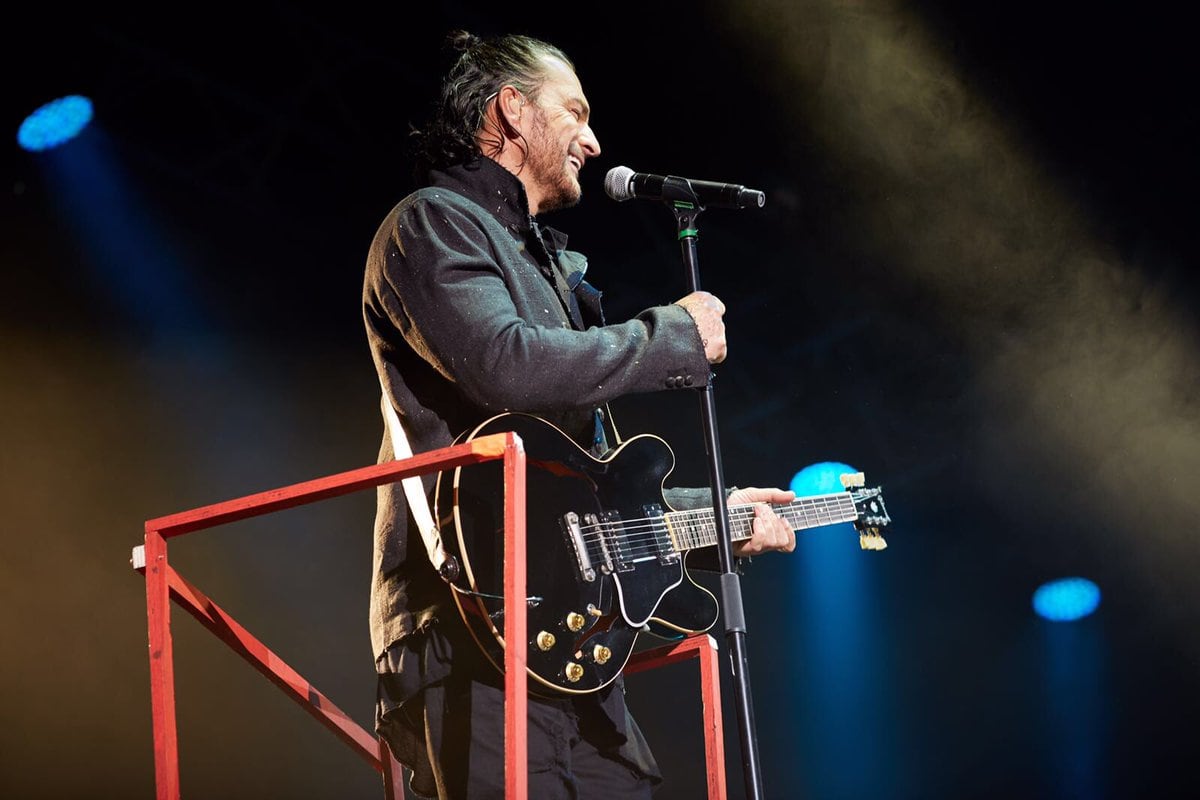 ¡Qué loco! El cantante Ricardo Arjona se lanza de torre en Londres