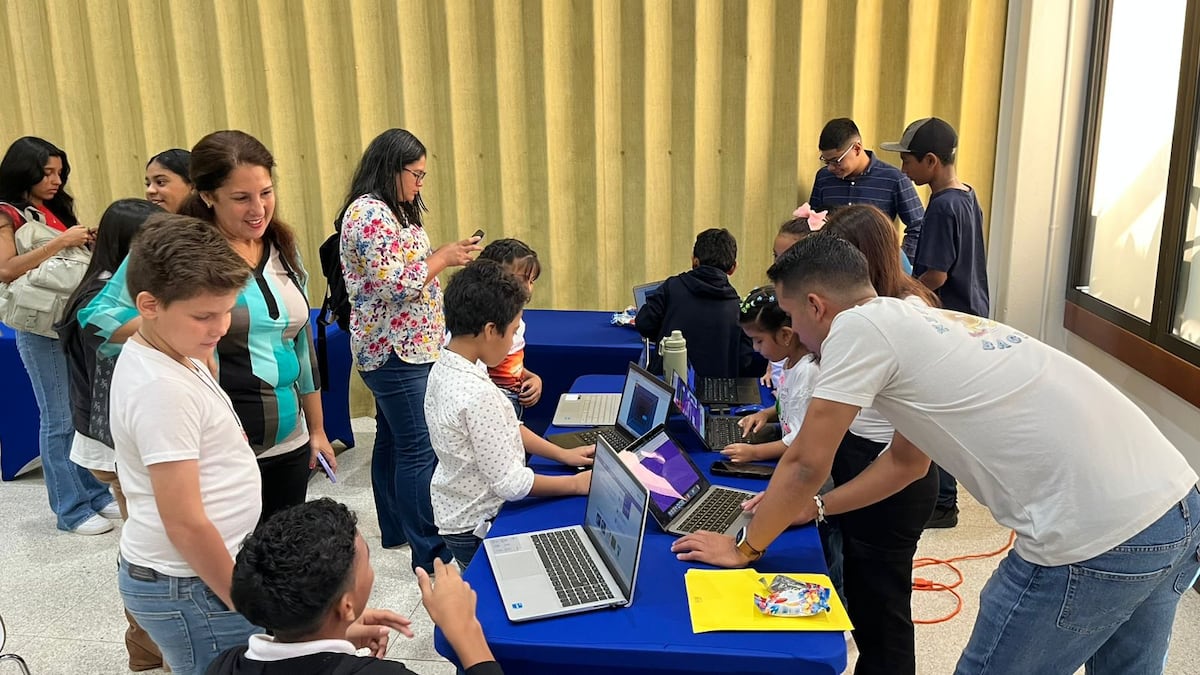 Veranito Feliz 2026: IEEE y la Universidad de Panamá llevan la tecnología a los más chicos