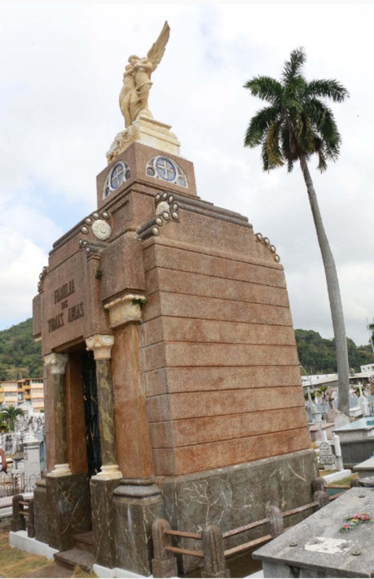 ¿Estamos listos? Las autoridades apuestan por el turismo de cementerios