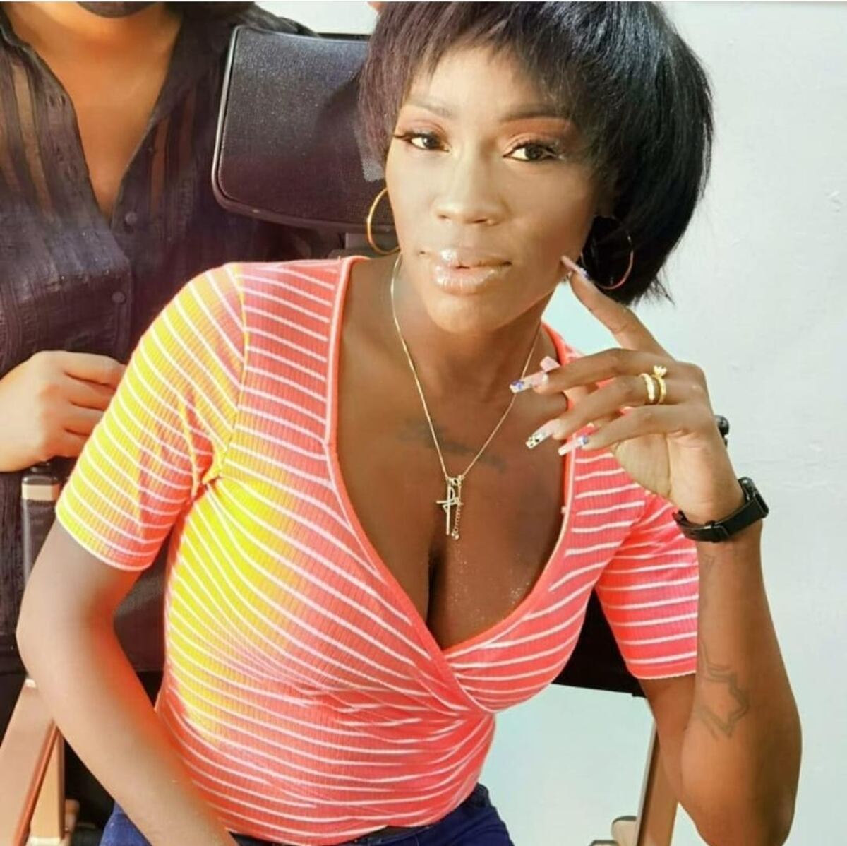 ‘Reacción trae una reacción’. Dundunsuá fue a reclamar bajas notas de su hija, se metieron con ella y no se dejó