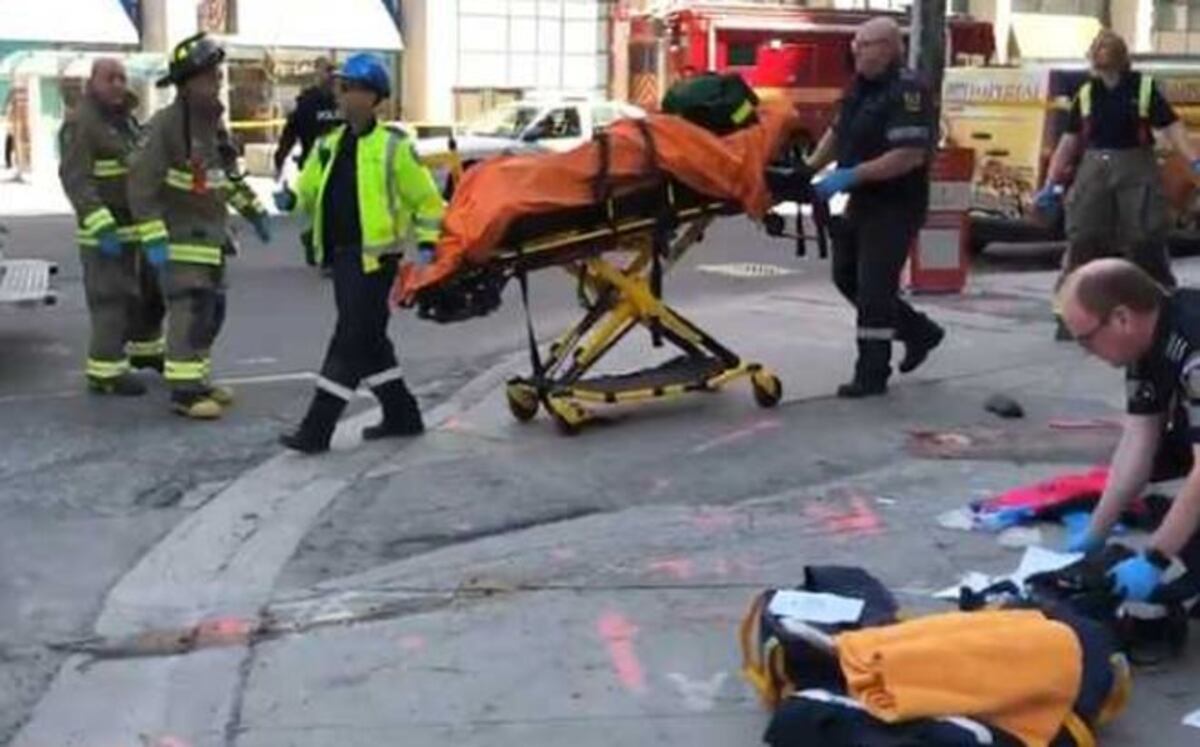 Arrestan a hombre que embistió con su camioneta a una decena de peatones 