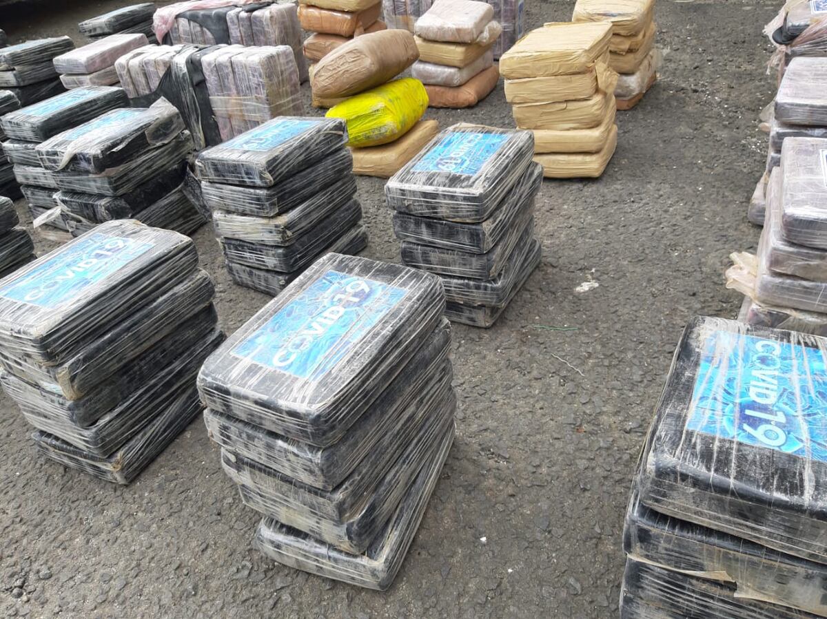 Encuentran caleto de droga con logo de la covid-19, cerca a cementerio de Río Hato en Antón