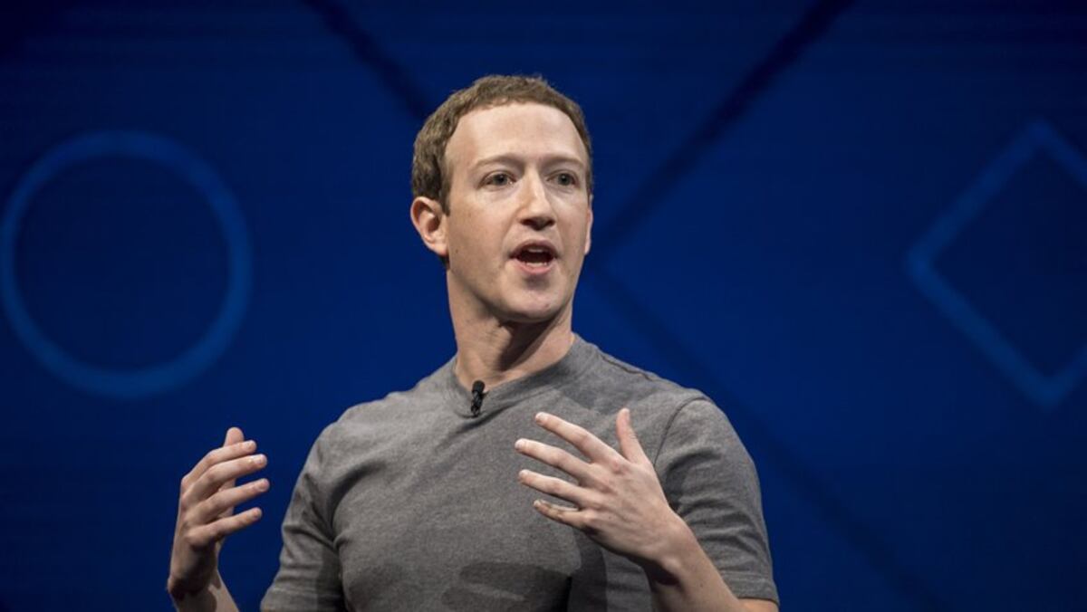 Zuckerberg pide que gobiernos y no empresas lideren la regulación de internet