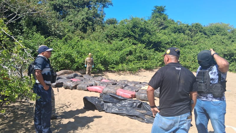 Playa al descubierto: más de mil paquetes de presunta droga caen en Los Santos