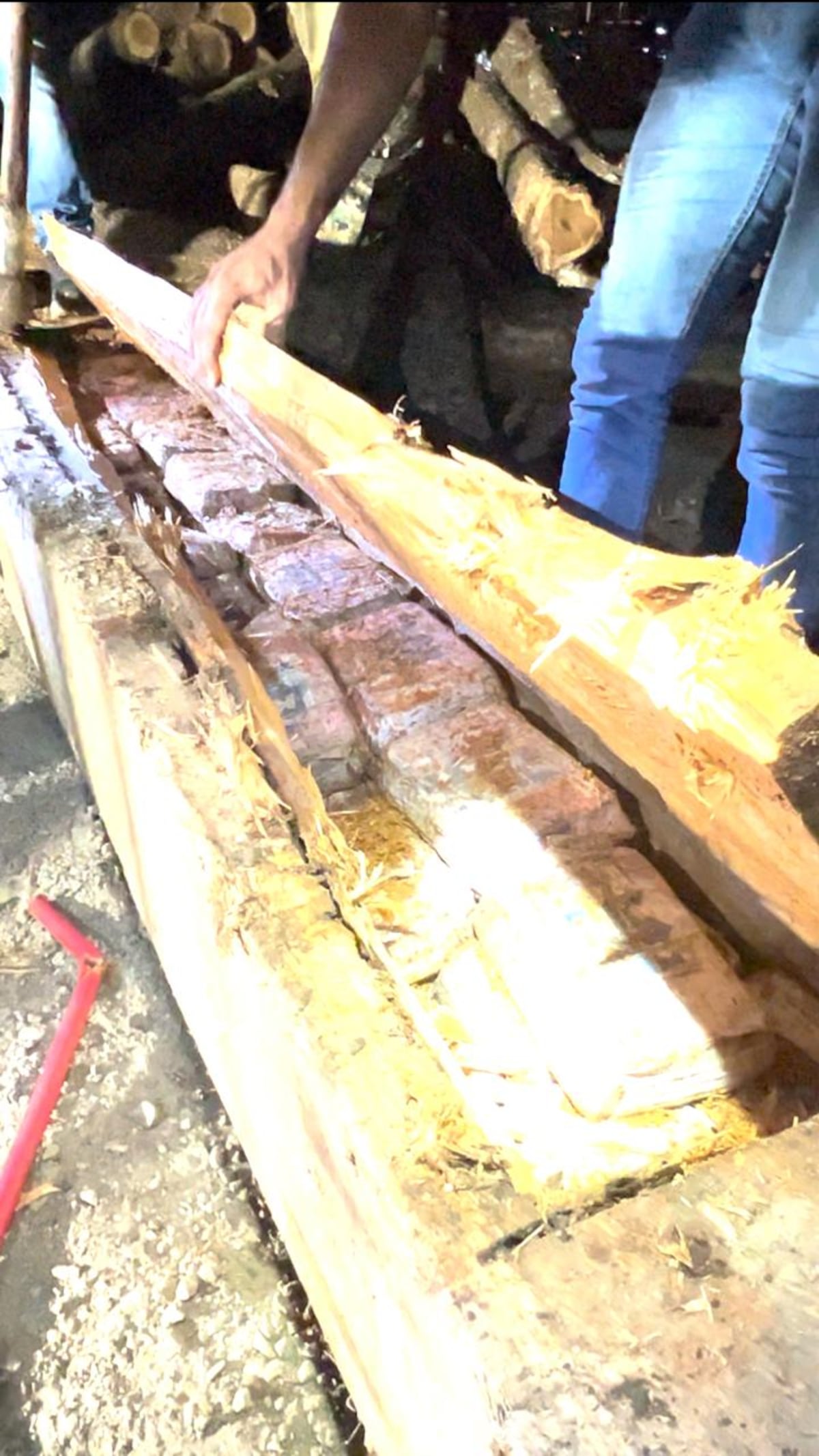 La droga que nadie esperaba encontrar dentro de la teca