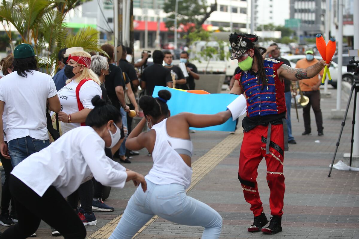‘El grupito de teatristas’ denuncia que el Ministro de Cultura se reúne con los que le conviene 