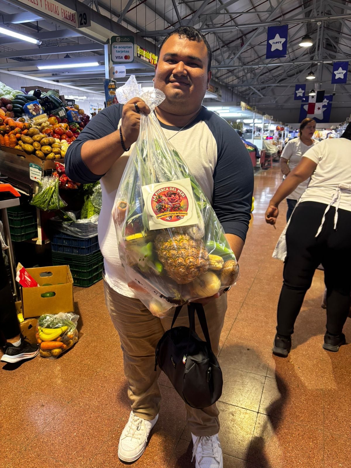 Arranca la entrega de la ‘Puerca del Neri’ y la gente ya está llegando por la suya