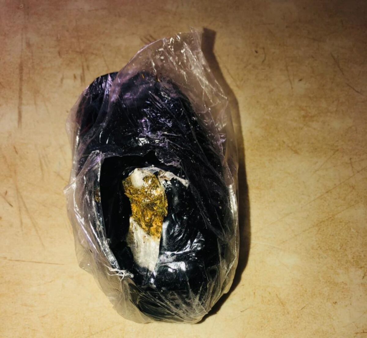 Mujer transportaba bulto en sus partes íntimas con presunta droga, pero la pillaron