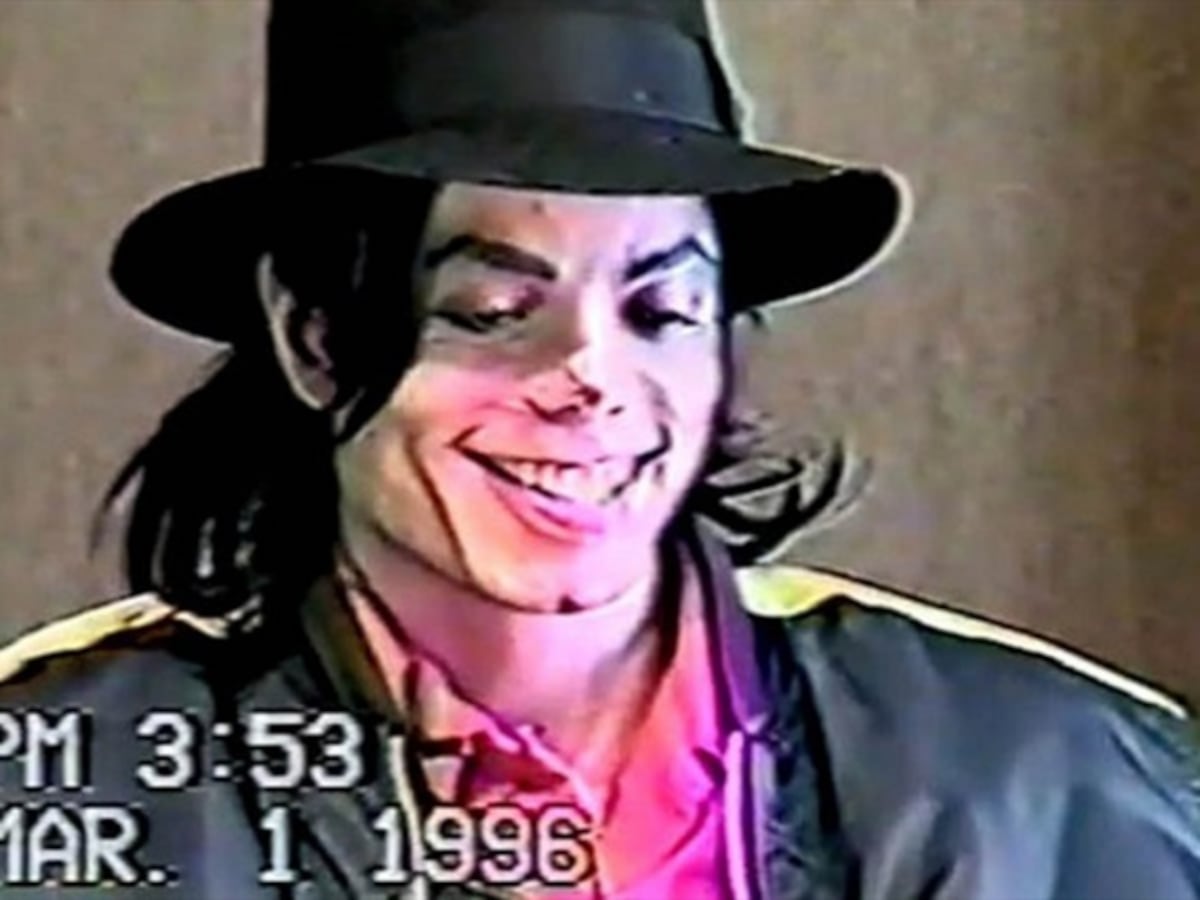 Difunden perturbador video de interrogatorio a Michael Jackson