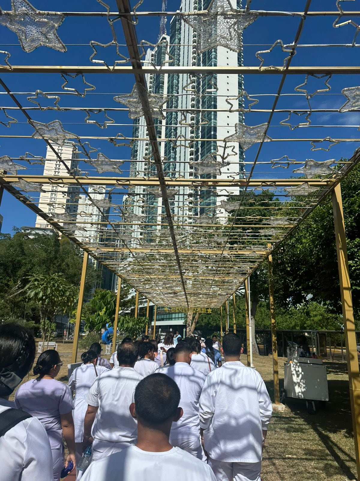 ‘Las plazas están ocupadas por jubiladas’.  Más de cien enfermeras desempleadas denuncian crisis y falta de oportunidades