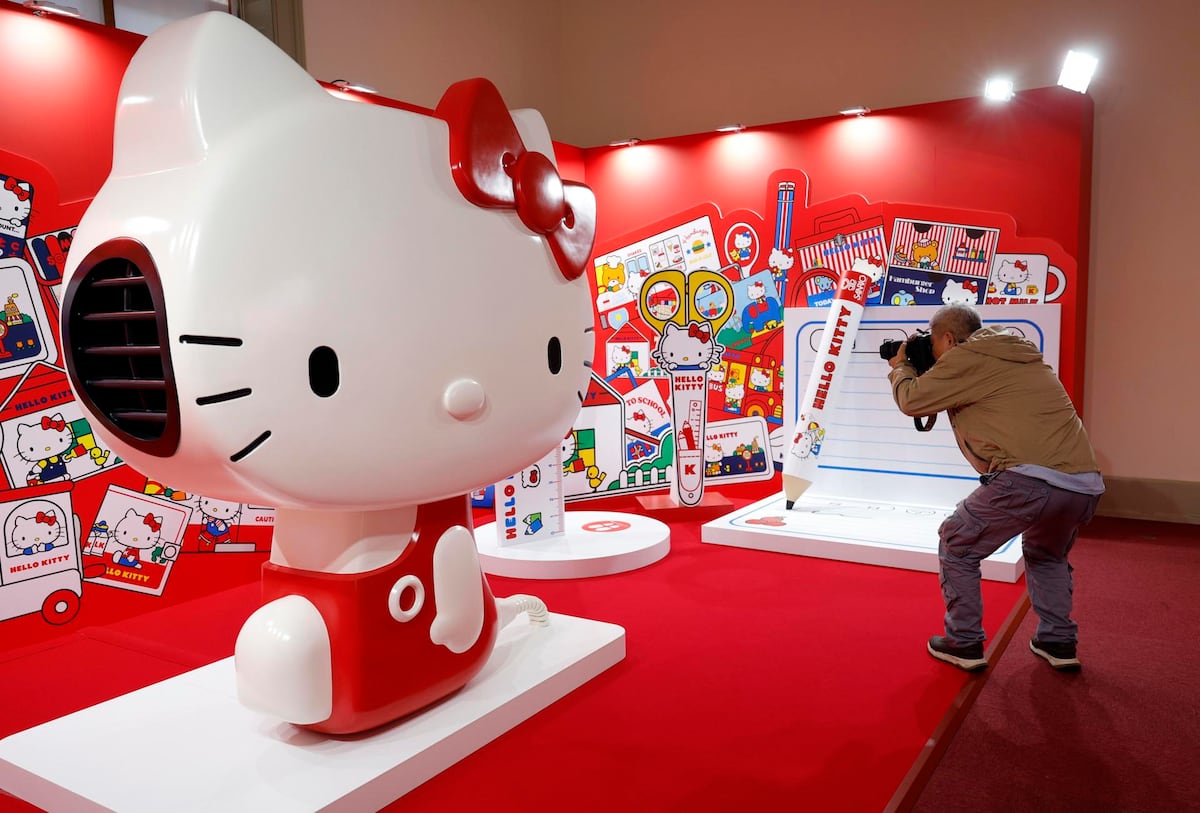 ¡Cincuentona! Hello Kitty, la gatita más famosa del mundo, llega al quinto piso