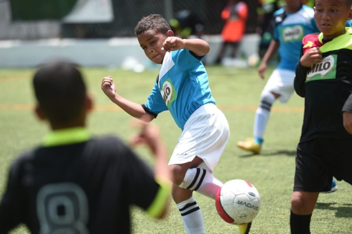 ESPECIAL HOMENAJE. El hijo mayor de Amílcar Henríquez lo recuerda en la cancha