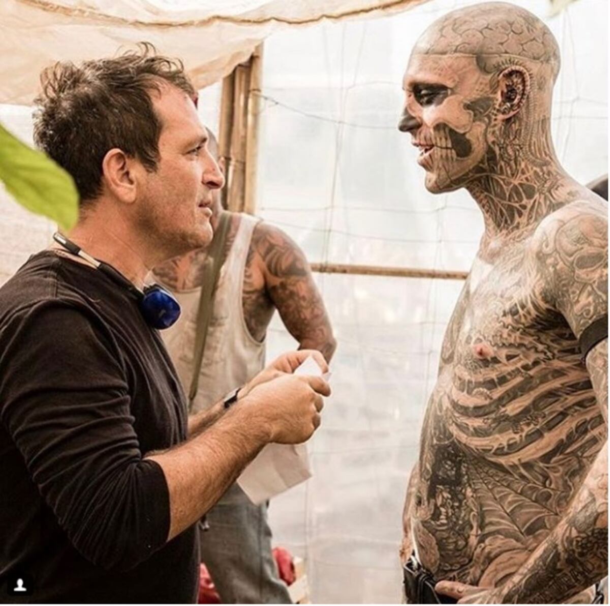 Modelo que se había tatuado todo su cuerpo y hasta su rostro se suicida 