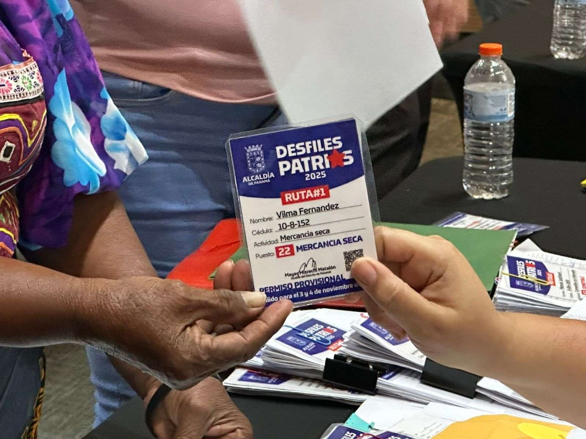 ¡Todo legal y en orden! Alcaldía da 164 permisos con QR para vender en los desfiles del 3 y 4 de noviembre