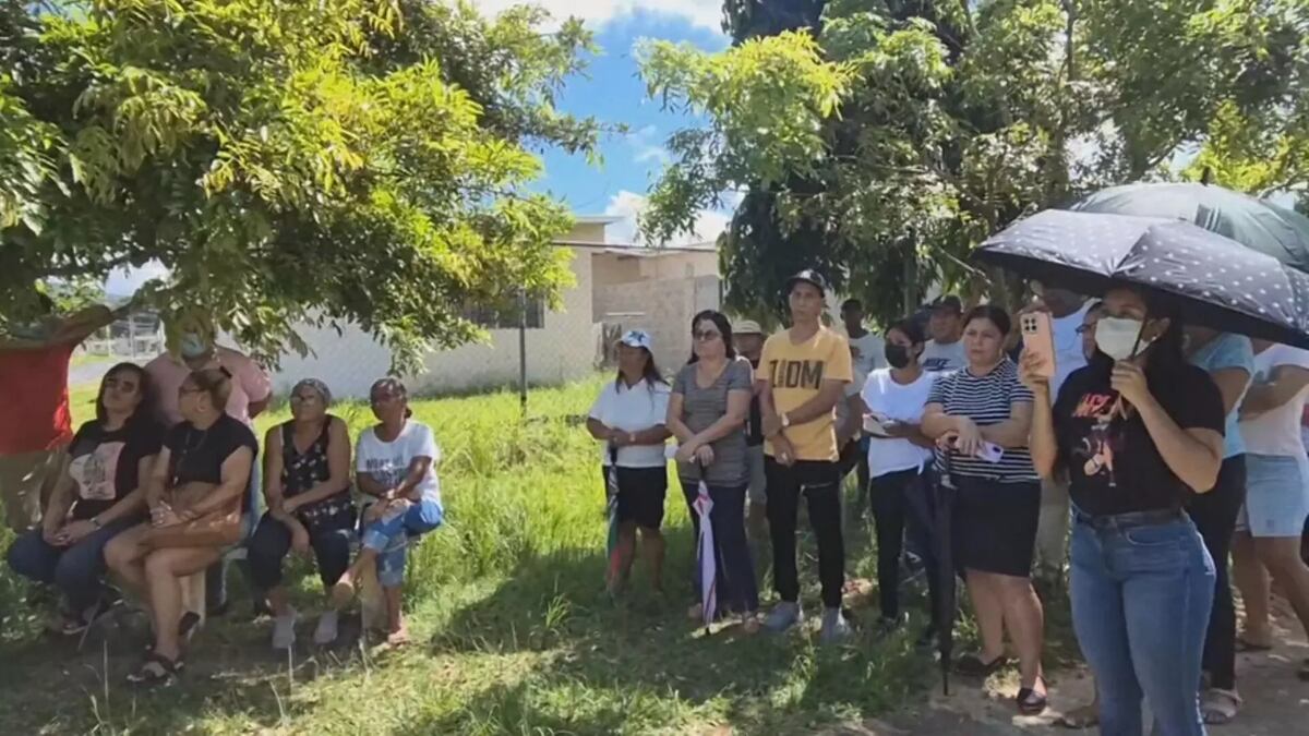 Vecinos de Villas de Llano Marín logran alivio temporal ante aguas negras
