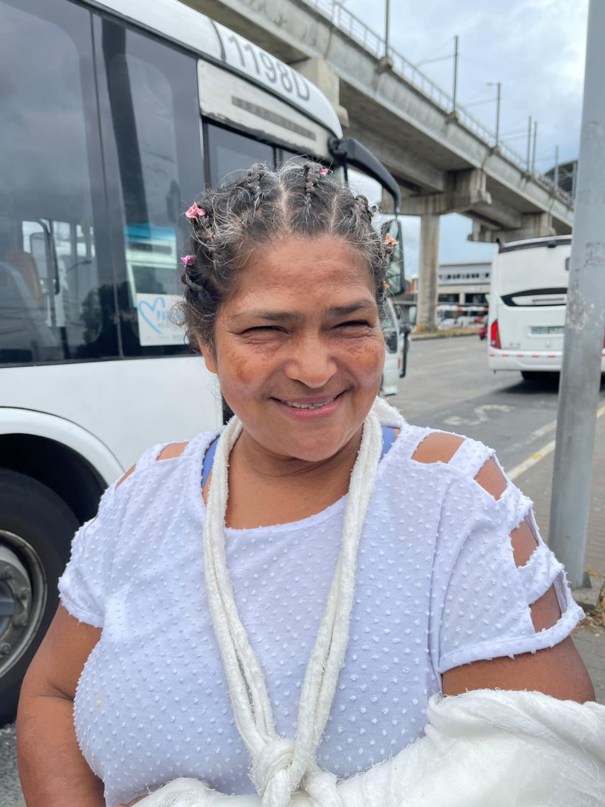 ‘Si tengo para las medicinas, no tengo para la comida’: el alza de la gasolina preocupa en las calles