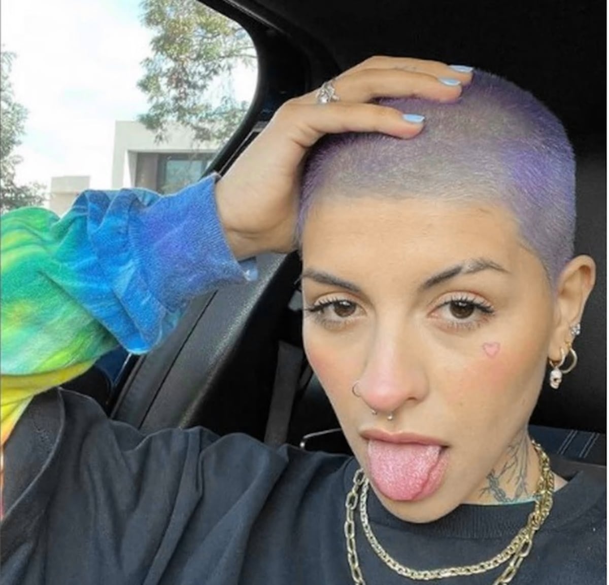 Ups. Nodal habría olvidado a Belinda  con ella y ya se hizo otro tatuaje 