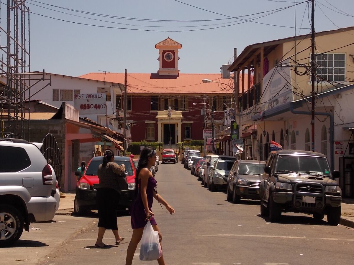 Santeños cierran fila contra construcción de albergue