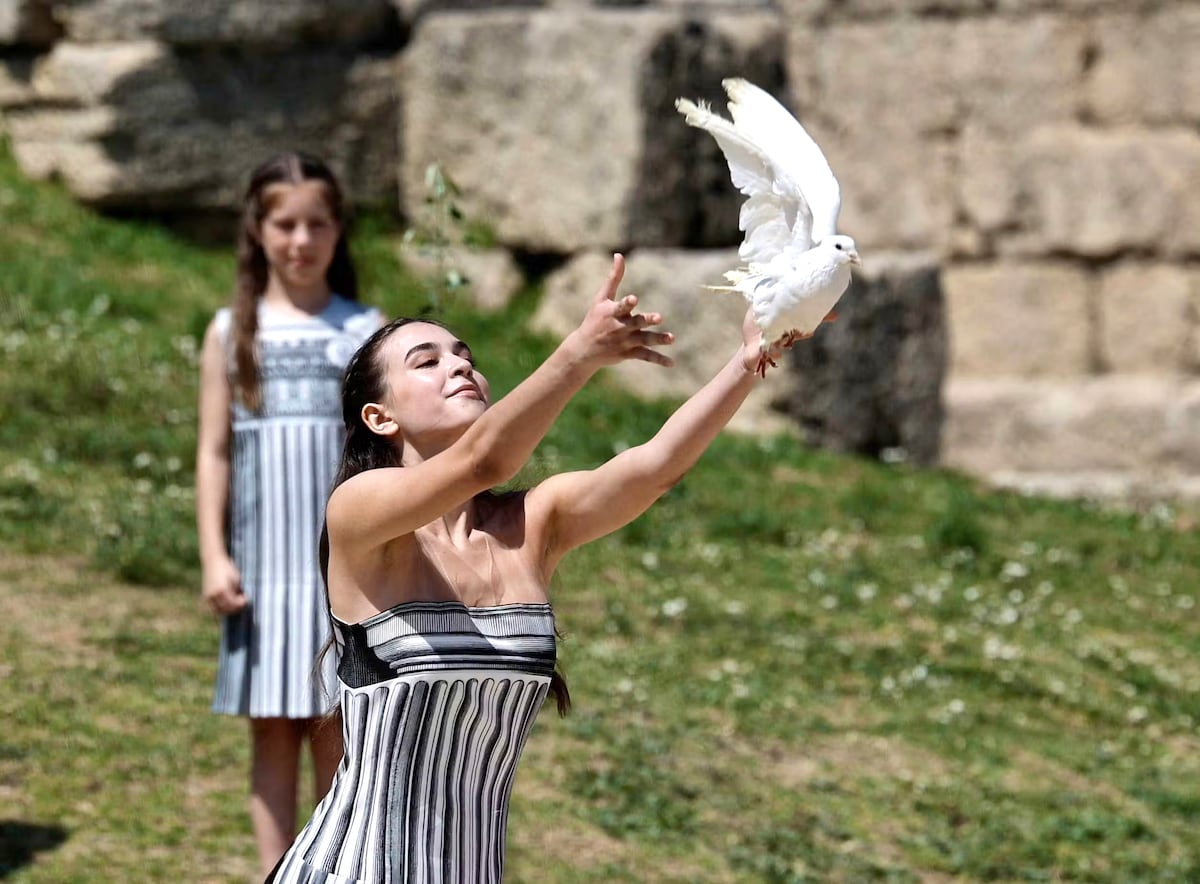 Brilla la llama olímpica, comienza la emocionante cuenta regresiva hacia los Juegos Olímpicos