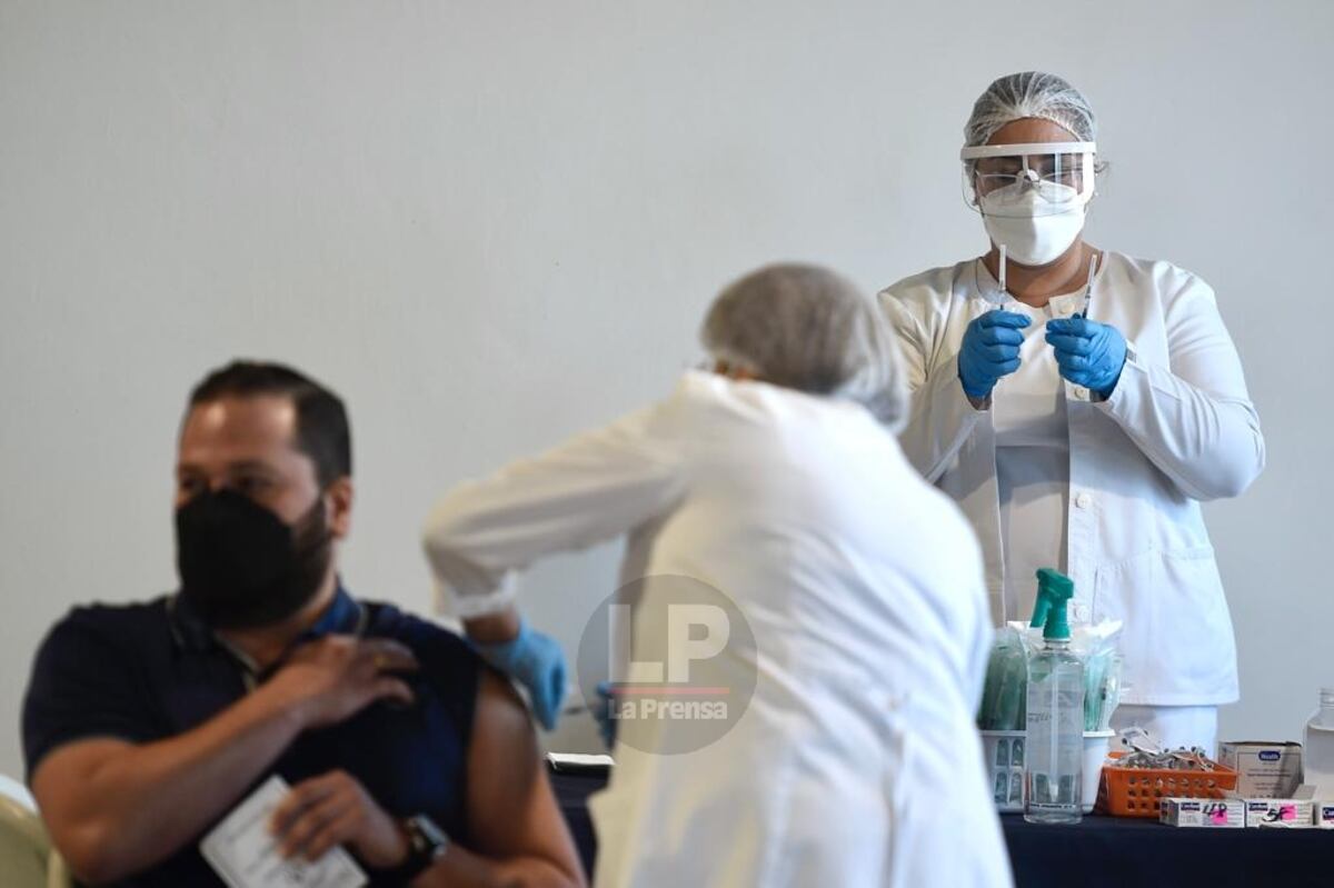 Pasada la Navidad acuden a la Ciudad Deportiva a buscar las dosis y  otros a hisoparse