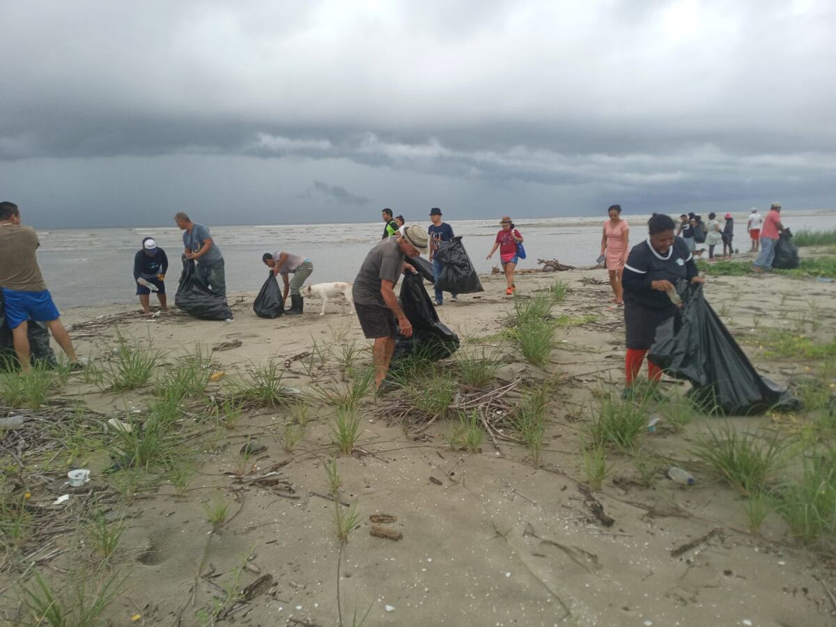 Asociación realiza jornada de limpieza  en la Playa bahía Panamá Boca en Pacora