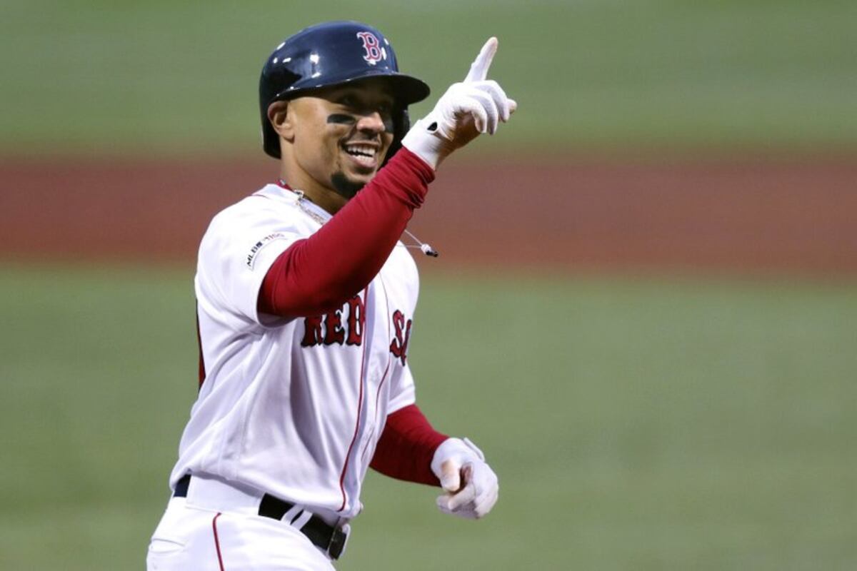 Los Medias Rojas de Boston atan a Mookie Betts por 27 millones de dólares