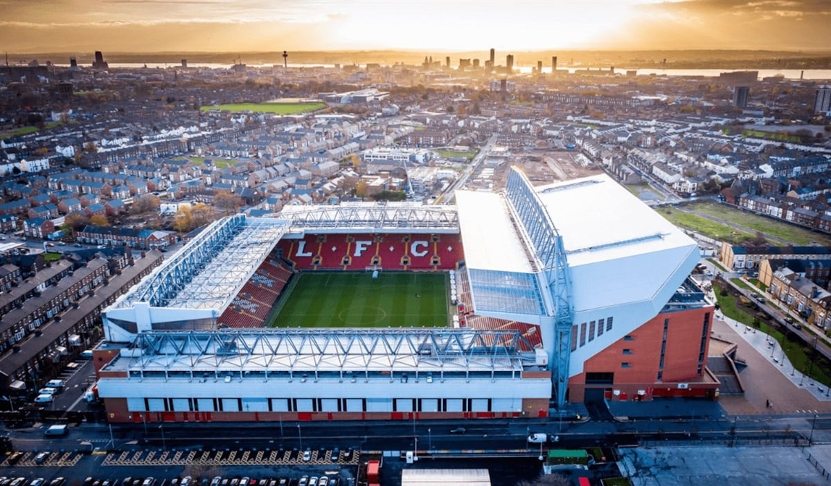 Liverpool vende el 30% de sus acciones a un consorcio vinculado con Jeff Bezos