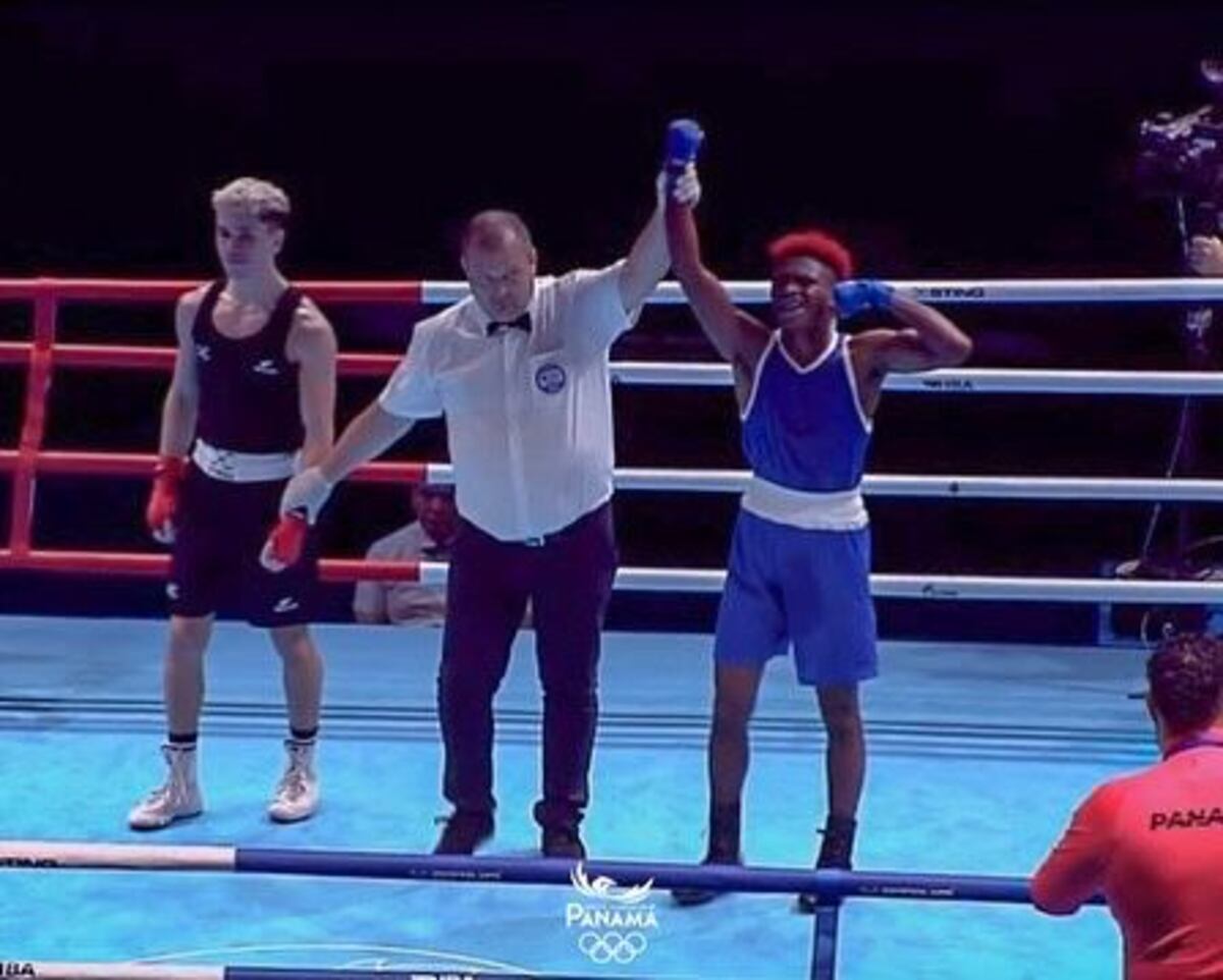 Panameño Simmons gana su pelea y avanza en el Mundial Juvenil de Boxeo