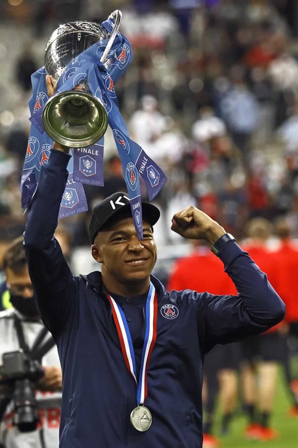 El PSG confirma que Mbappé estará de baja tres semanas tras esguince
